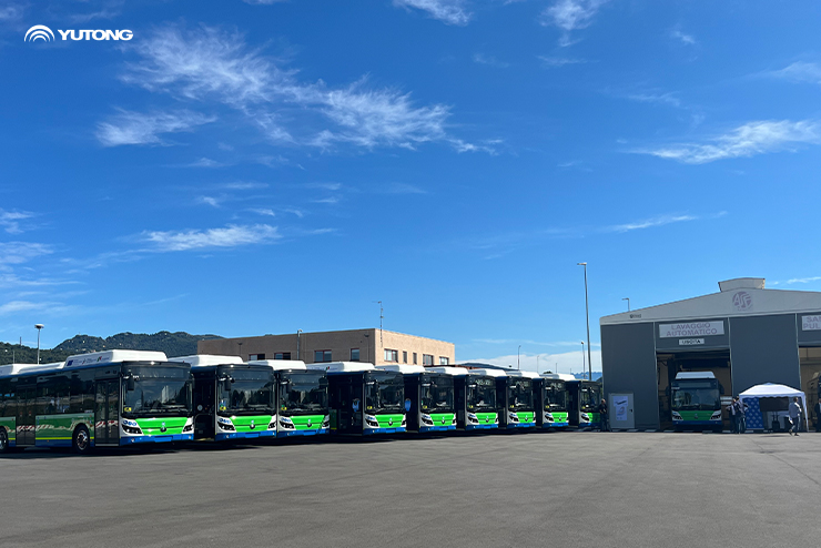 23 Yutong Battery Electric Buses Hit the Streets of Como