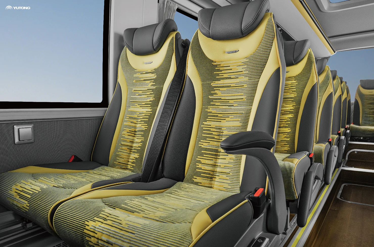Yutong left-hand drive diesel coach T12 debuts:&nbsp;superior reliability for premium travel