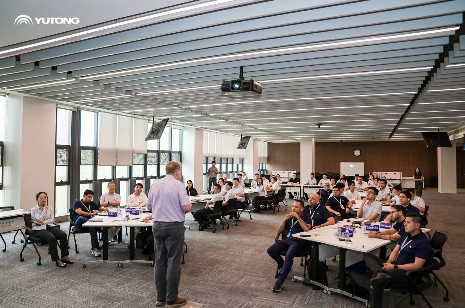 Gather in Yutong, Connect the World, Grow Hand in Hand with Our Global Workforce Gather in Yutong, Connect the World, Grow Hand in Hand with Our Global Workforce