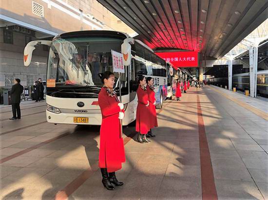 143 Yutong buses serve “Two Sessions”